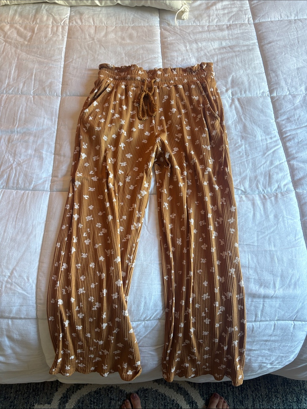 Women’s Floral Ribbed Drawstring Pants in Brown